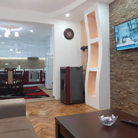 Apartment Marta Apartman De Lux *