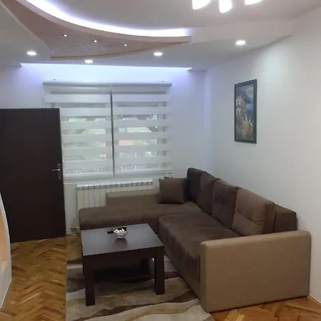 Apartment Marta Apartman De Lux *